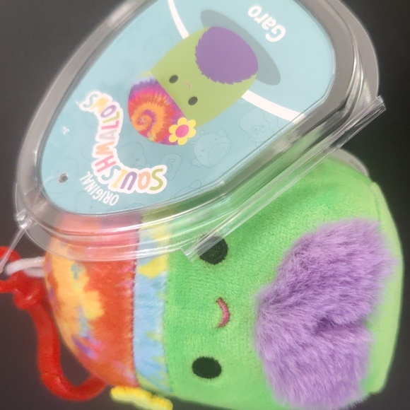 3.5" Clip-On Garo the Blacklight Reactive Mushroom Squishmallow - Picture 4 of 4